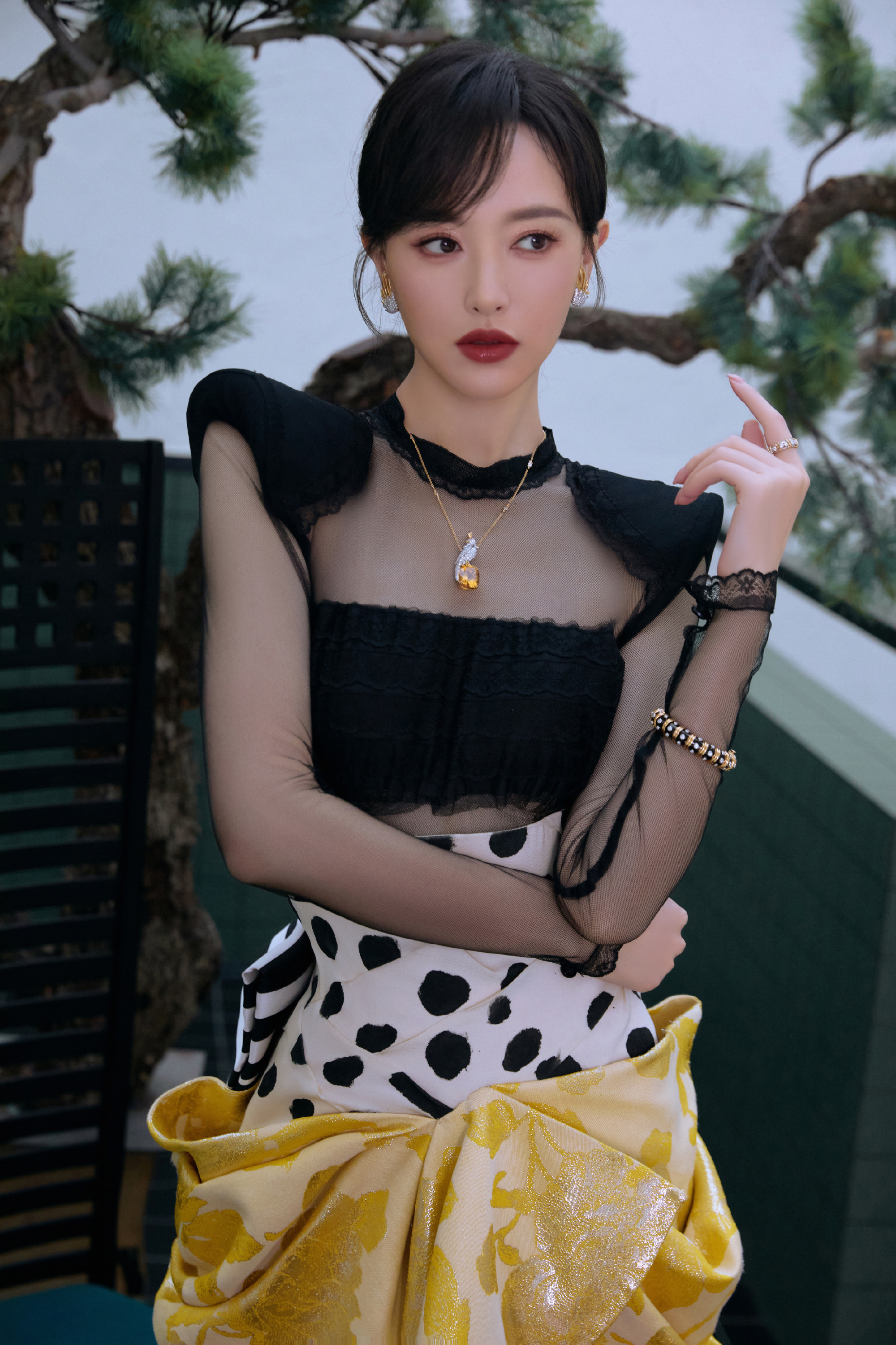 新春茶话会 明星新春造型珠宝分享：卢昱晓in Qeelin 珠宝周也 in MA