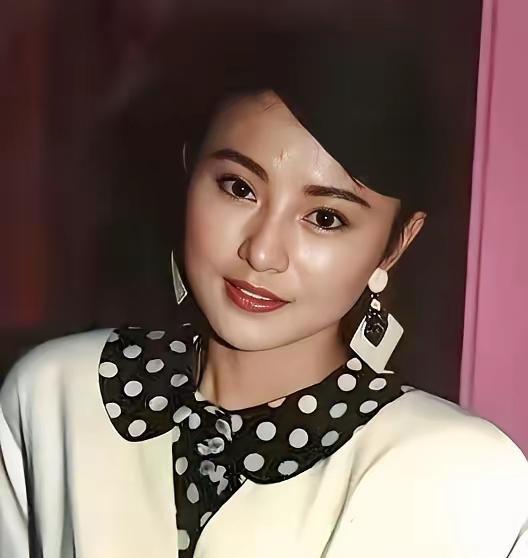 李赛凤62岁直播带货，一场下来卖了37单。楼下水果摊一天都不止这个量。
2007