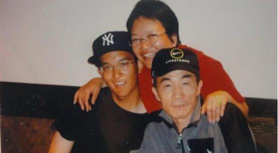 2011年，19岁的美国华裔不顾家里反对，执意加入美军，却因洗澡忘关热水炉，被美