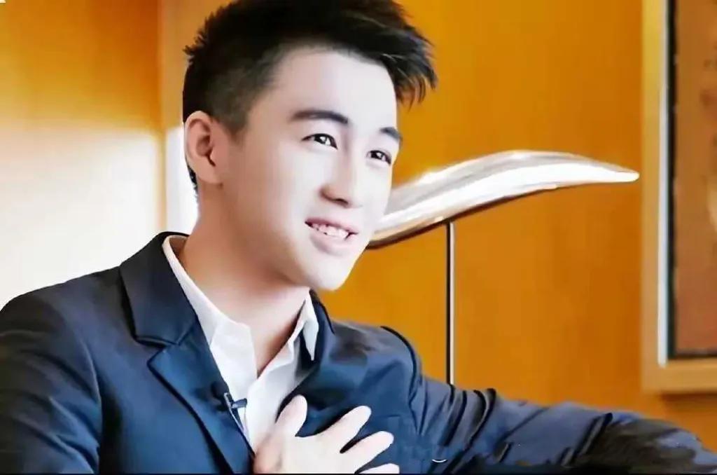 何猷君辟谣私生子：闹剧背后尽显不堪

近日，何猷君辟谣私生子传闻一事引发广泛关注