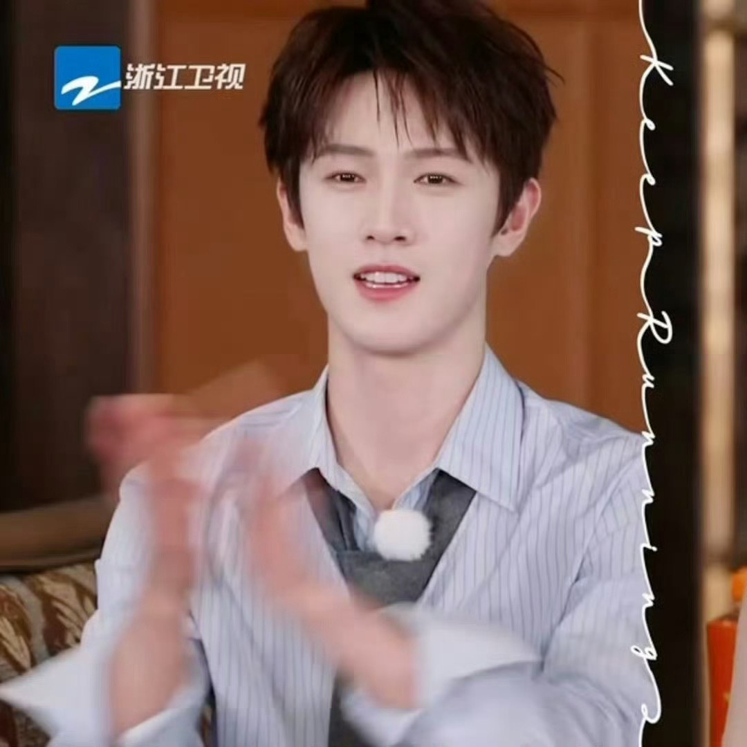 李昀锐采访给自己打光奔跑吧十亿吨跑男的料刻在艺人DNA里的反光意识🥰，李昀锐发