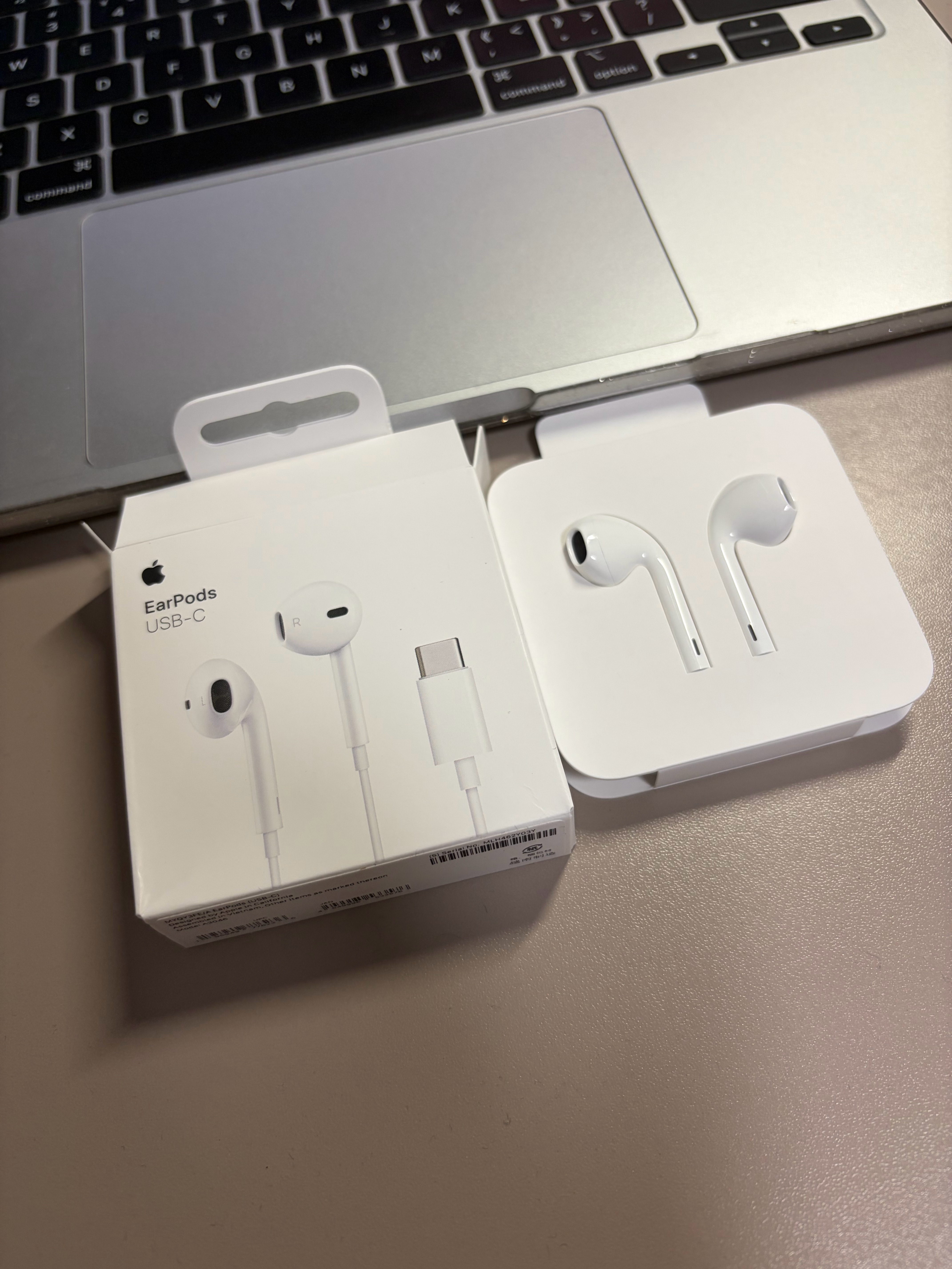 oh my EarPods这个造型 这个线真是久违了！！！ ​​​