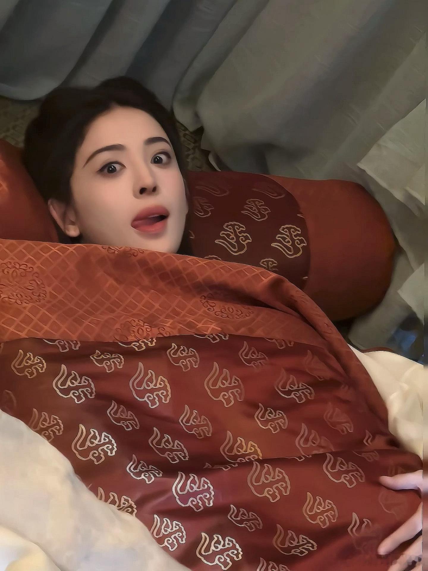 娜扎化身女茶王荣善宝，玉茗茶骨里藏着商界风云，这高智商飒爽人设太带感，狠狠期待了