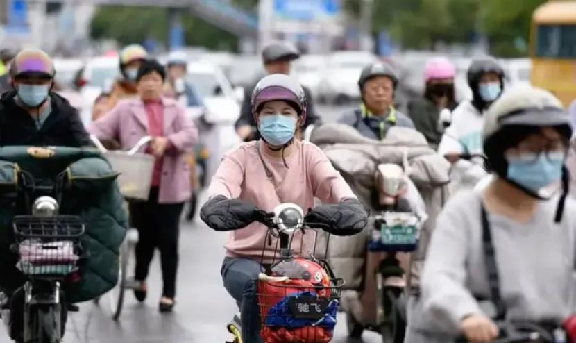 不用驾照就能上路的新国标电动车，为何还一直被吐糟？原因有三个。

最近电动车新国