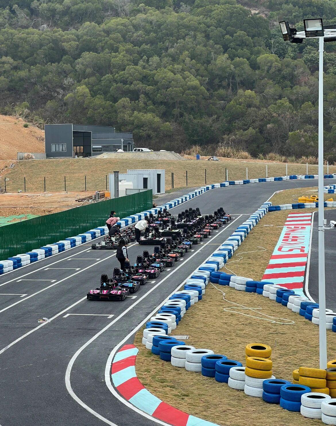 你开的卡丁车叫“玩具”，CKC用的叫“武器”
周末去商场开个卡丁车，觉得挺爽，但