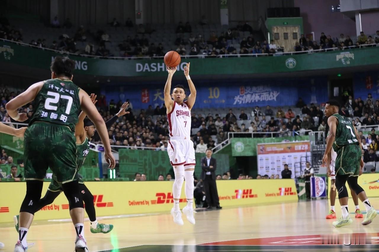 原帅，醒了！
23日晚客场103-77大胜南京男篮之后，山西男篮在揭幕战不敌卫冕