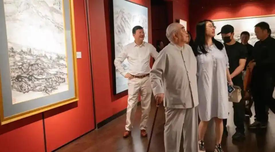 范曾在87岁得子后，通过成立由现任妻子控股的新公司重组资产，以确保妻儿权益。
