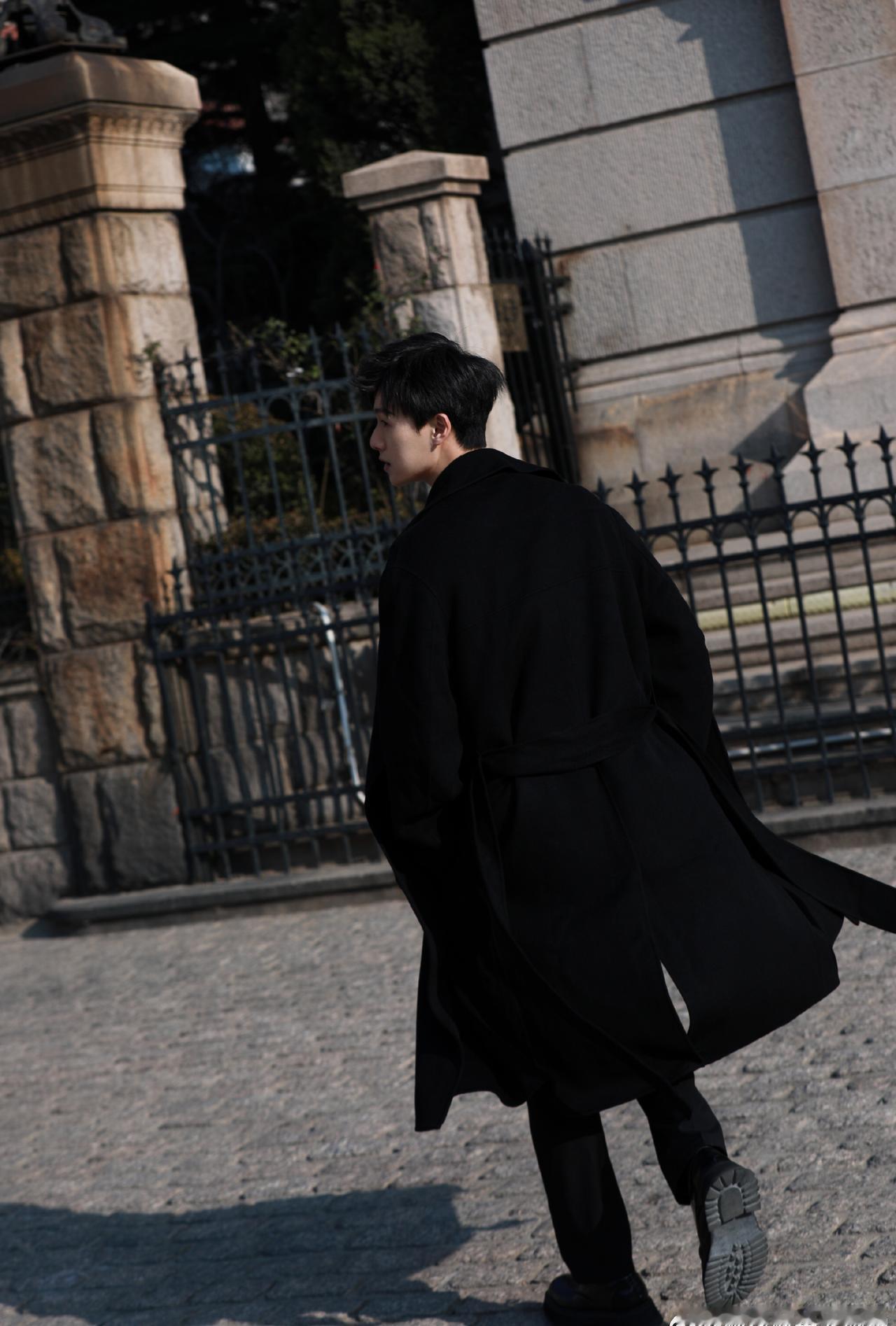 🌲白鹿李昀锐春晚造型

挫折从来不是终点，而是让你更强大的必经成长台阶

@小