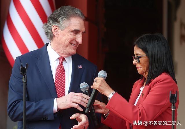 短短几日，国家便被轻易出卖：石油、矿产任由美国肆意开采，1.66吨黄金径直送往美