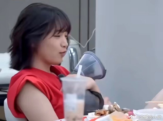 罗予彤也是武大校花罗予彤作为武大校花，颜值气质双在线，眉眼间满是灵气，举手投足都