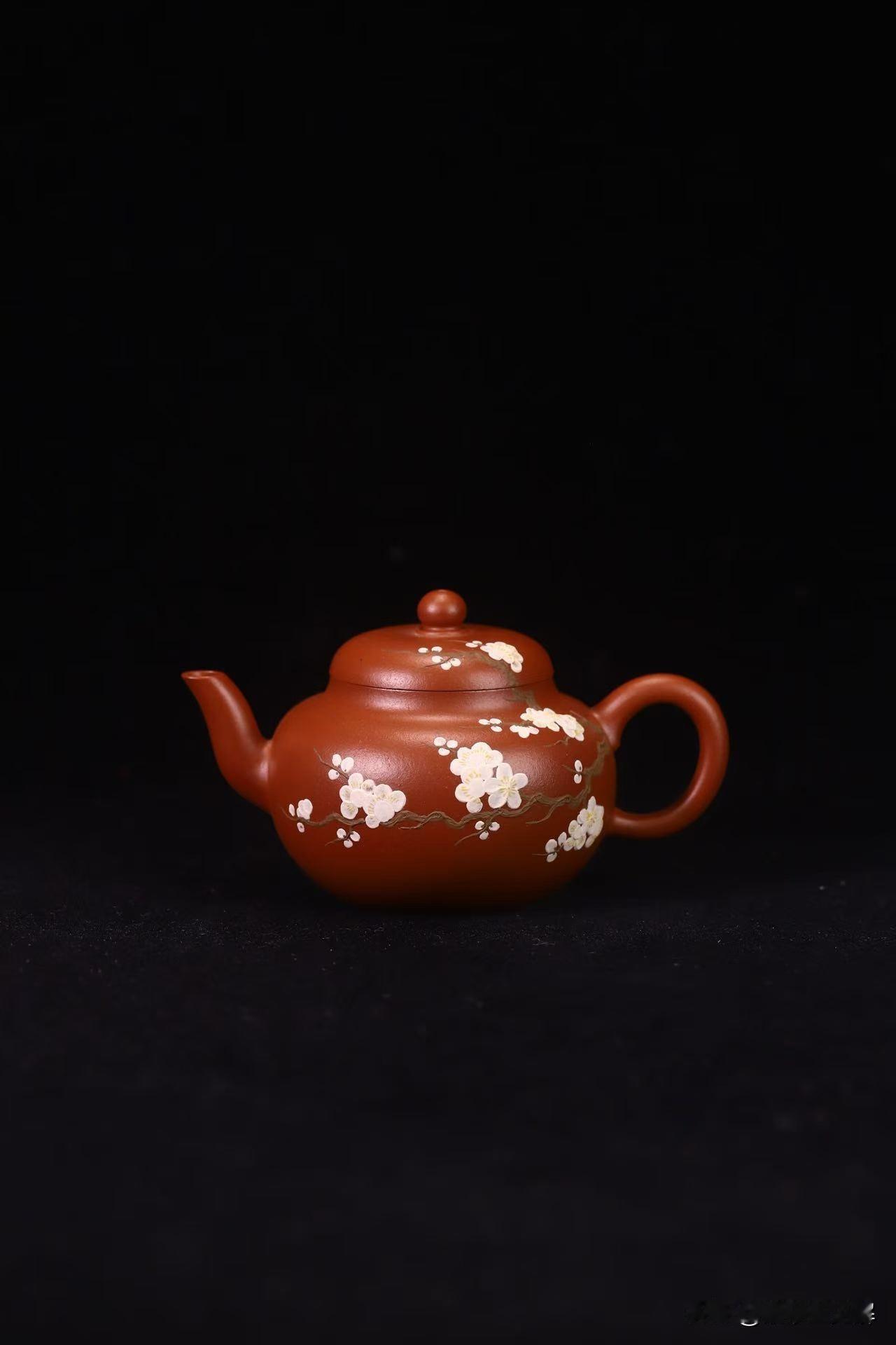 紫砂壶的水色到底看什么？
很多刚接触紫砂壶的朋友，买壶时第一个动作就是看“水色”