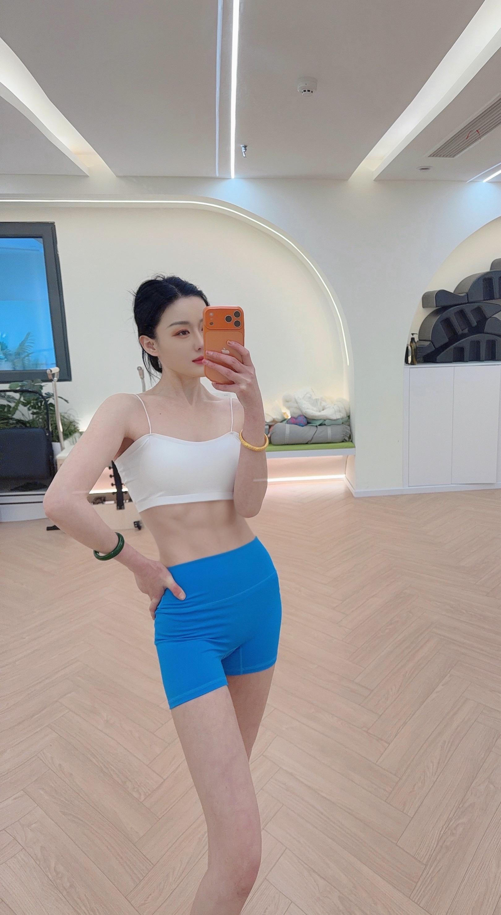 变瘦，变美，瘦的体态轻盈，瘦到五官精致每一个羡慕的好身材都是用汗水换来的.