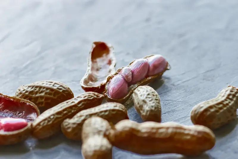 女子在外就餐多次告知花生过敏
饭店仍在菜中加花生油致其进抢救室，女子要求赔偿10