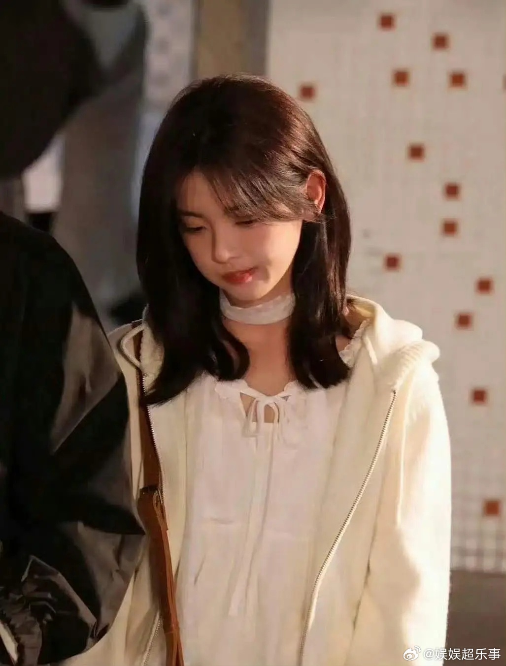 看了杨超越就能知道 时尚完成度在脸 这个发型真挺常见的 只是脸好看 