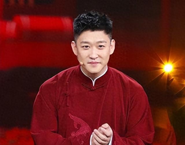 风水轮流转！当年被骂到退网的曹云金，如今靠直播翻红成“相声界清流”？网友：这波反