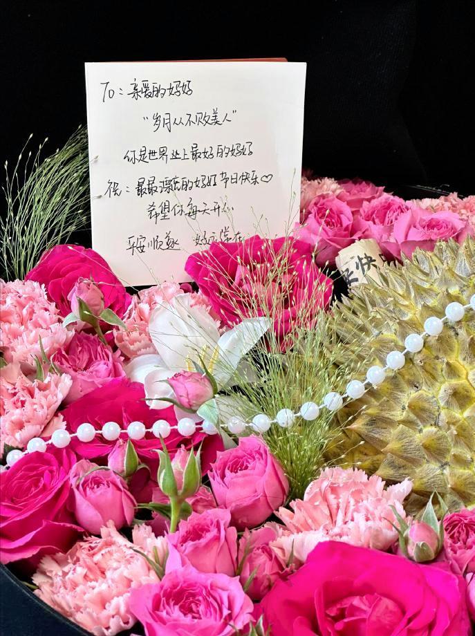 对于六亲缘浅之人，不要太美化亲情这个东西了，亲情这个东西源于血缘，不是想有就有的