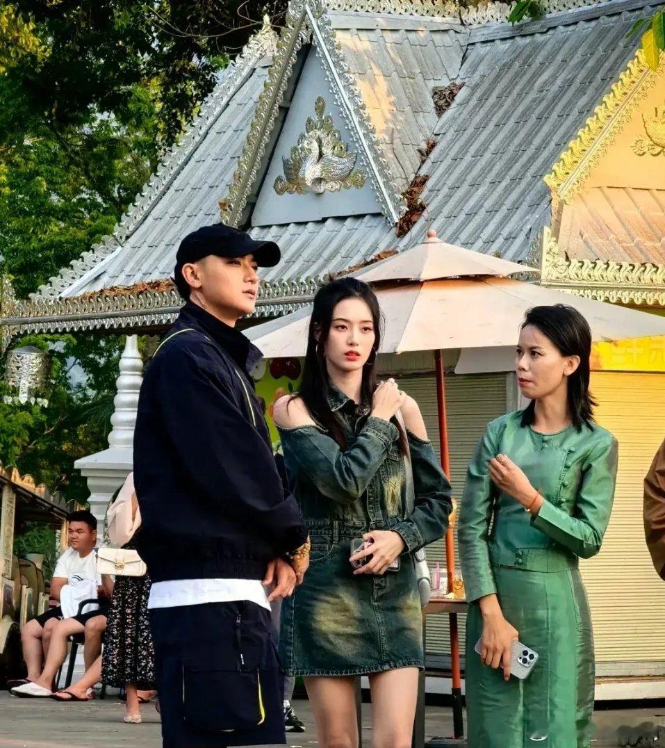 徐艺洋古风美人 徐艺洋长得漂亮，温柔，性格好，家庭氛围也可以。其实徐艺洋的长相，
