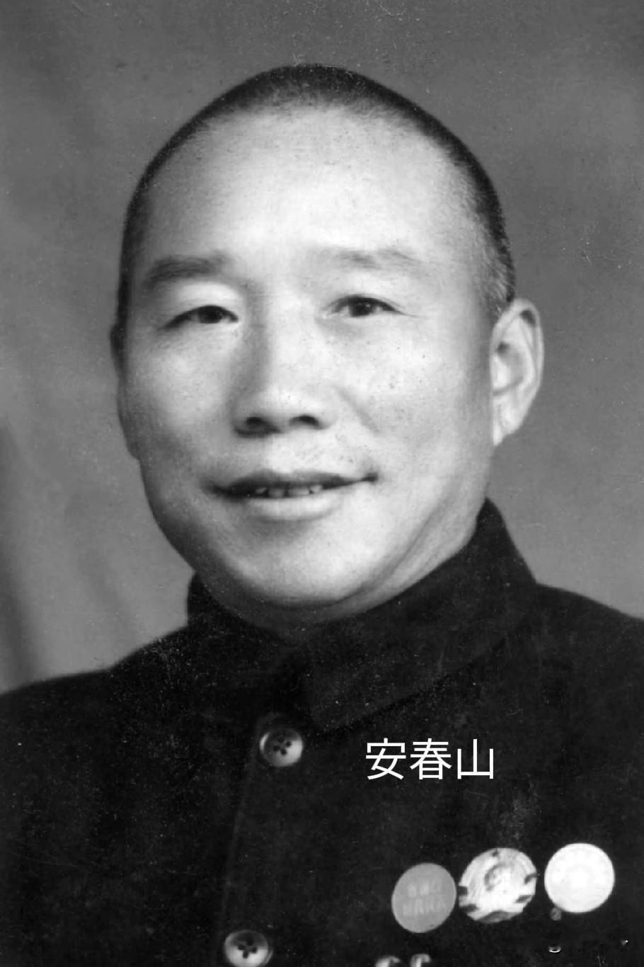1948年，解放军抓了个可怜伙夫，看他年纪大，还发路费让回家，谁能想到，这个不起