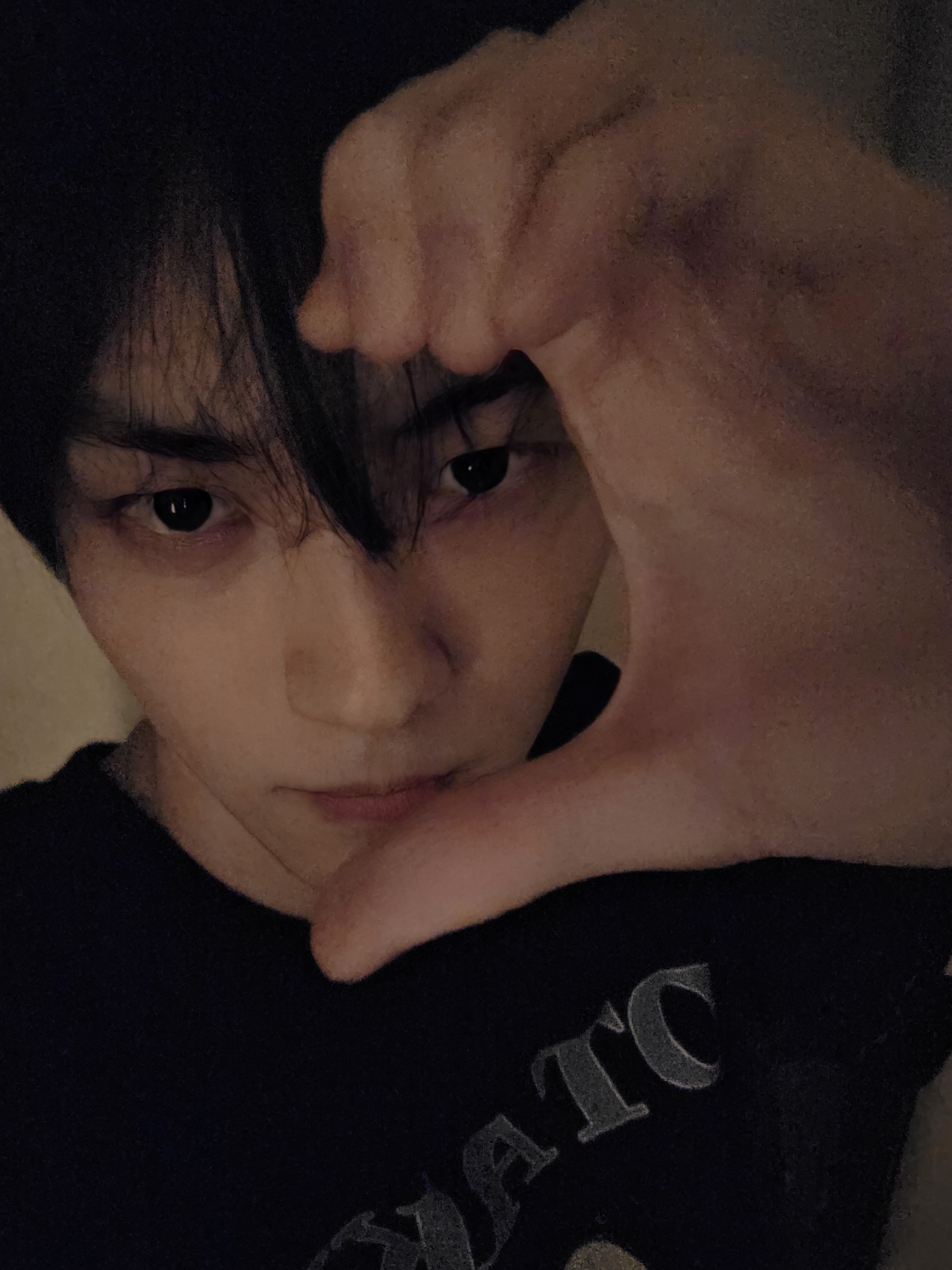 度过充满爱的一天吧🫶🏻🫶🏻🐰💬图1 🐰💬和友荣哥，伞哥还有犯规?