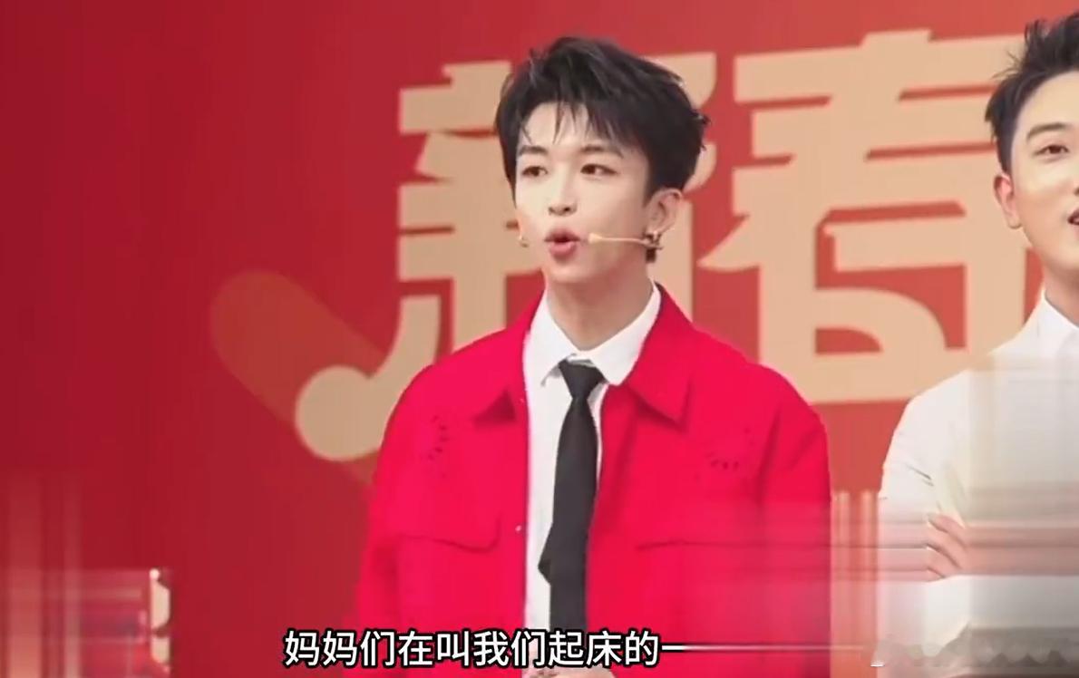 黄子弘凡无实物表演妈妈叫起床  绝了！黄子弘凡表演妈妈叫起床，拿拖布制造很大声音