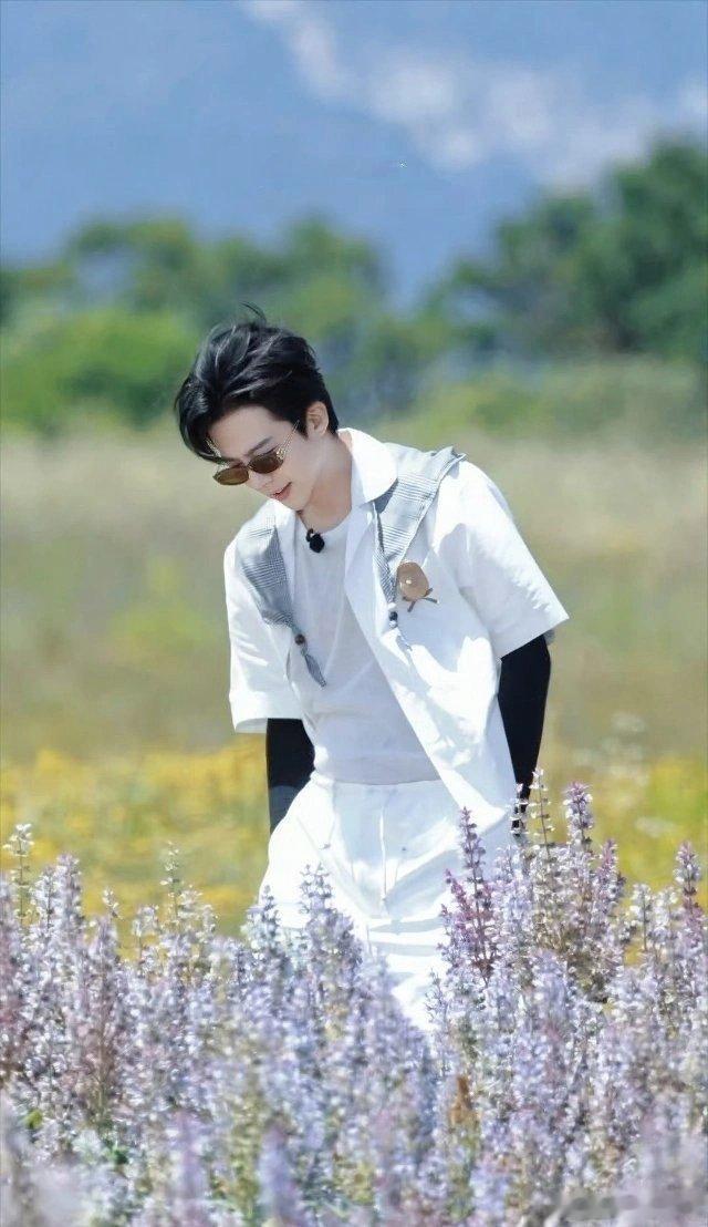 刘宇宁你仿佛是身骑白马从唐诗宋词走出来的美好