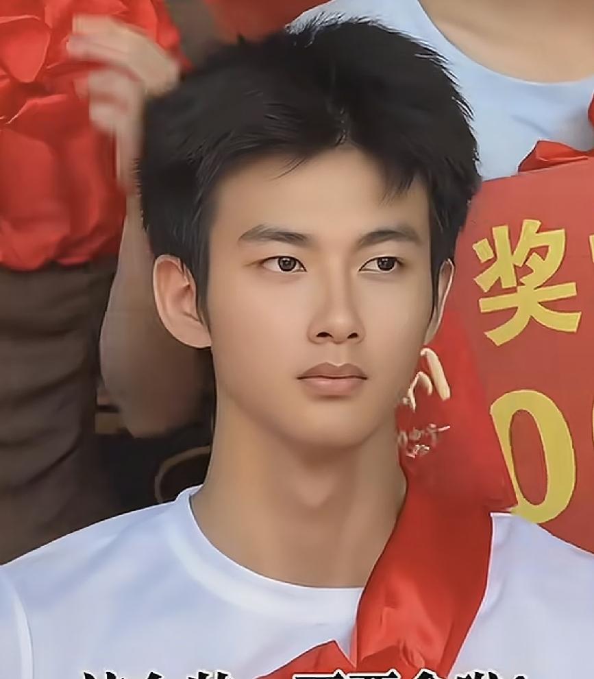我之前同事的儿子也是我的小学学生，今年被国防科技大学录取，今天他们回老家摆升学宴