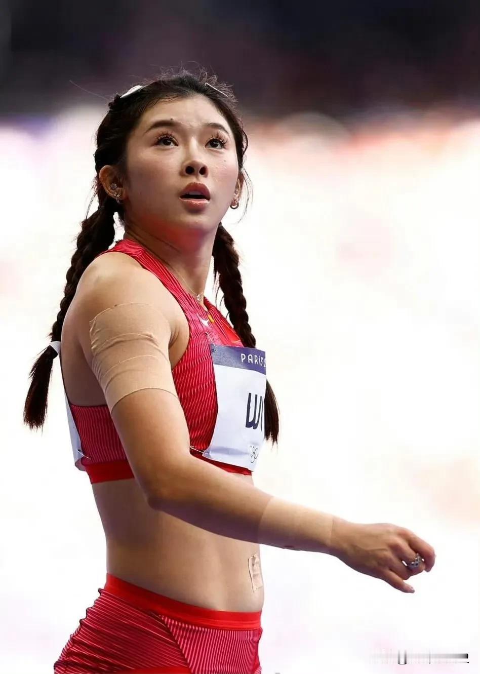 吴艳妮在巴黎奥运，女子100米栏
预赛成绩12.97秒
这也是中国女孩，在奥运赛