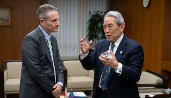 不搭理，日本放弃访华，根据日本方面透露，日本关西经济联合会会长松本正义原本考虑在