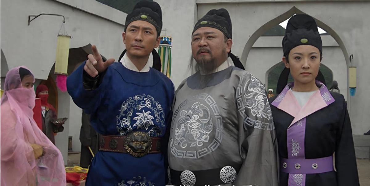 唐朝千牛卫究竟多大的官，为何李元芳总爱提，放到今天相当于什么职位？
705年二月