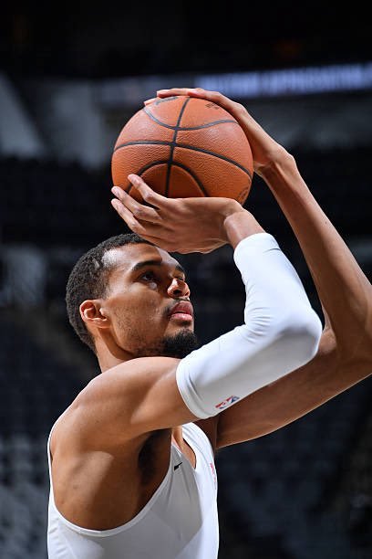 文班亚马今天接受采访表示，他“很怀念打高压力比赛的感觉”，而且自己已经“做好了万