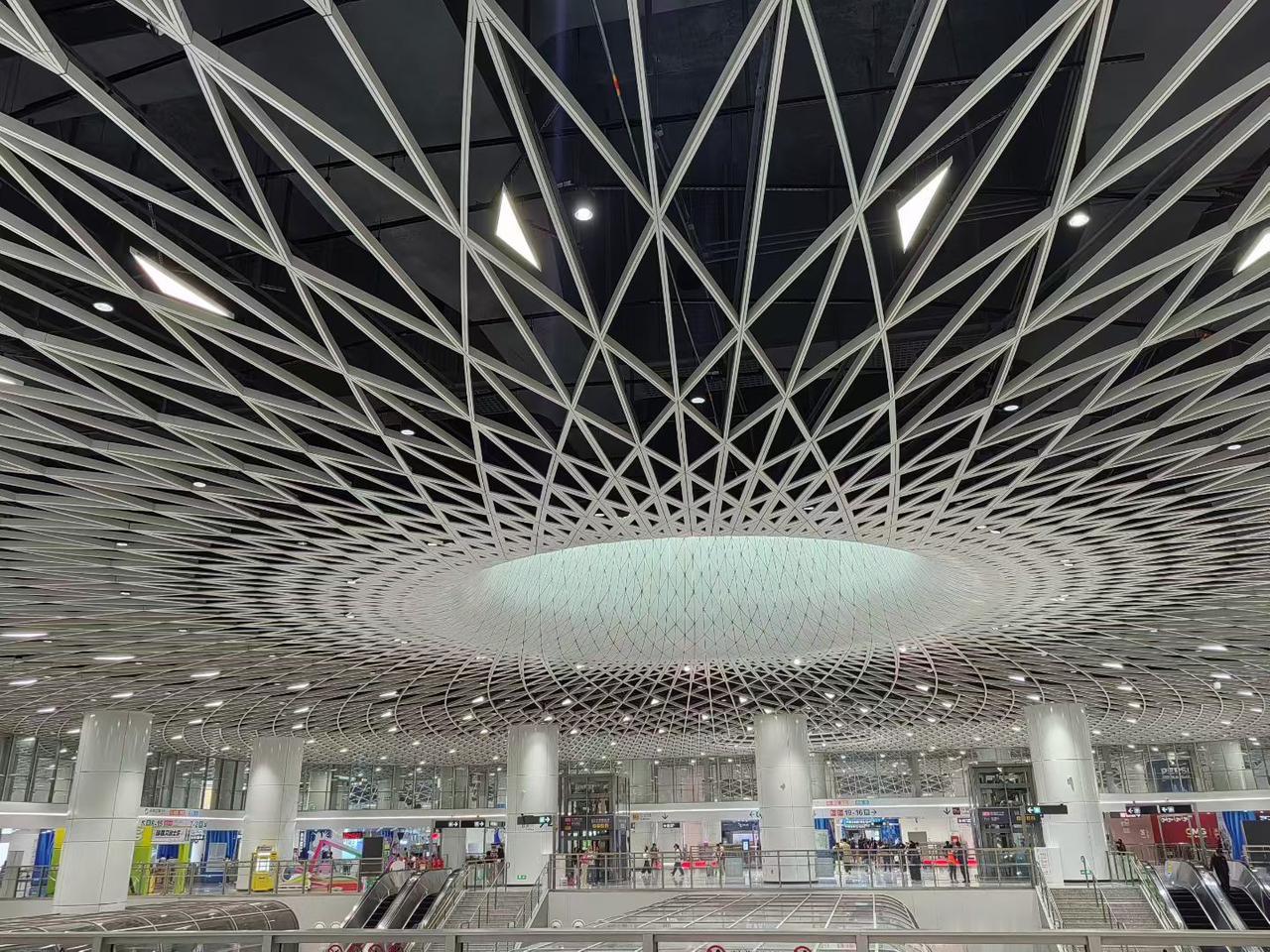 深圳之眼——深圳最大的地铁换乘站之一