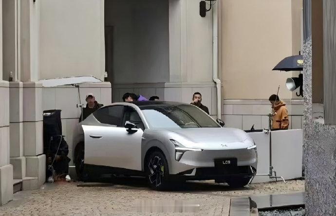 小鹏 mona 系列第一款 SUV，开启宣发的节奏了。小鹏汽车308_IO新能源