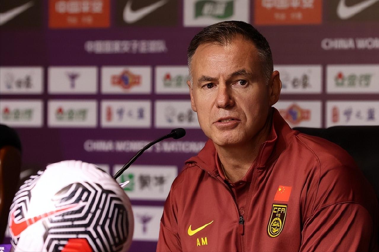 亚洲杯之前中国女足主帅米利西奇就已经被下课了，可亚洲杯还是米利西奇执教，原因在于