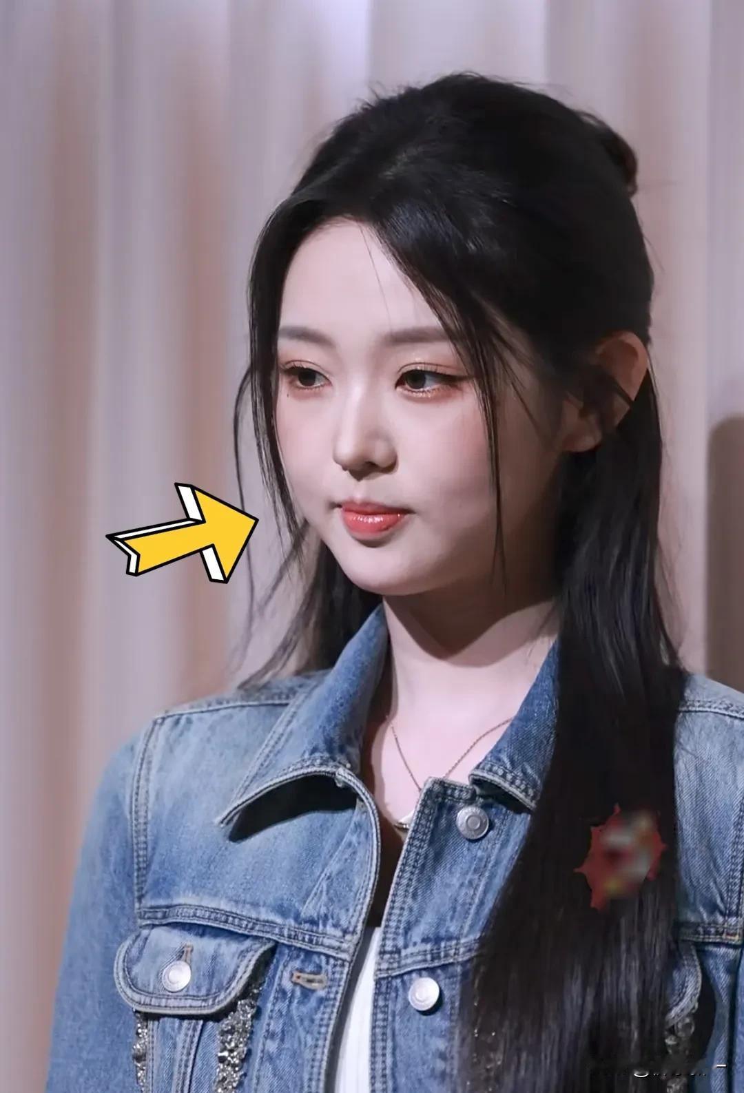 李柯以是真不能胖，一胖就脸肿，和韩雨彤同框简单随性穿着被同场00花向涵之衬成素人