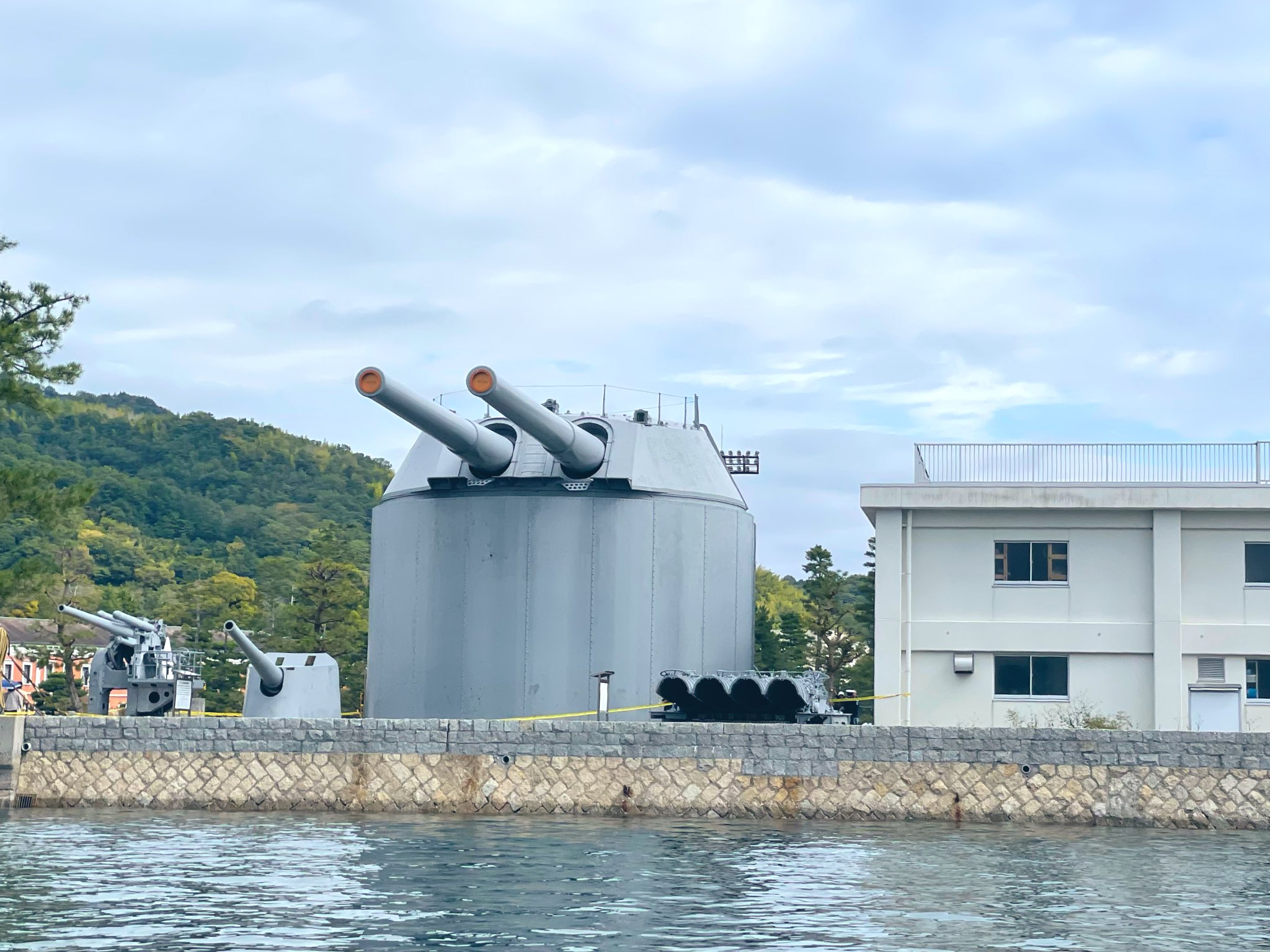 陆奥纪念馆外的陆奥号炮塔 ​​​