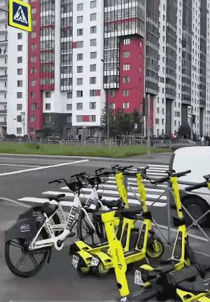 爱莫能助？
圣彼得堡石油码头再次被乌克兰无人机成功袭击轰炸，燃起了大火和冲天而上