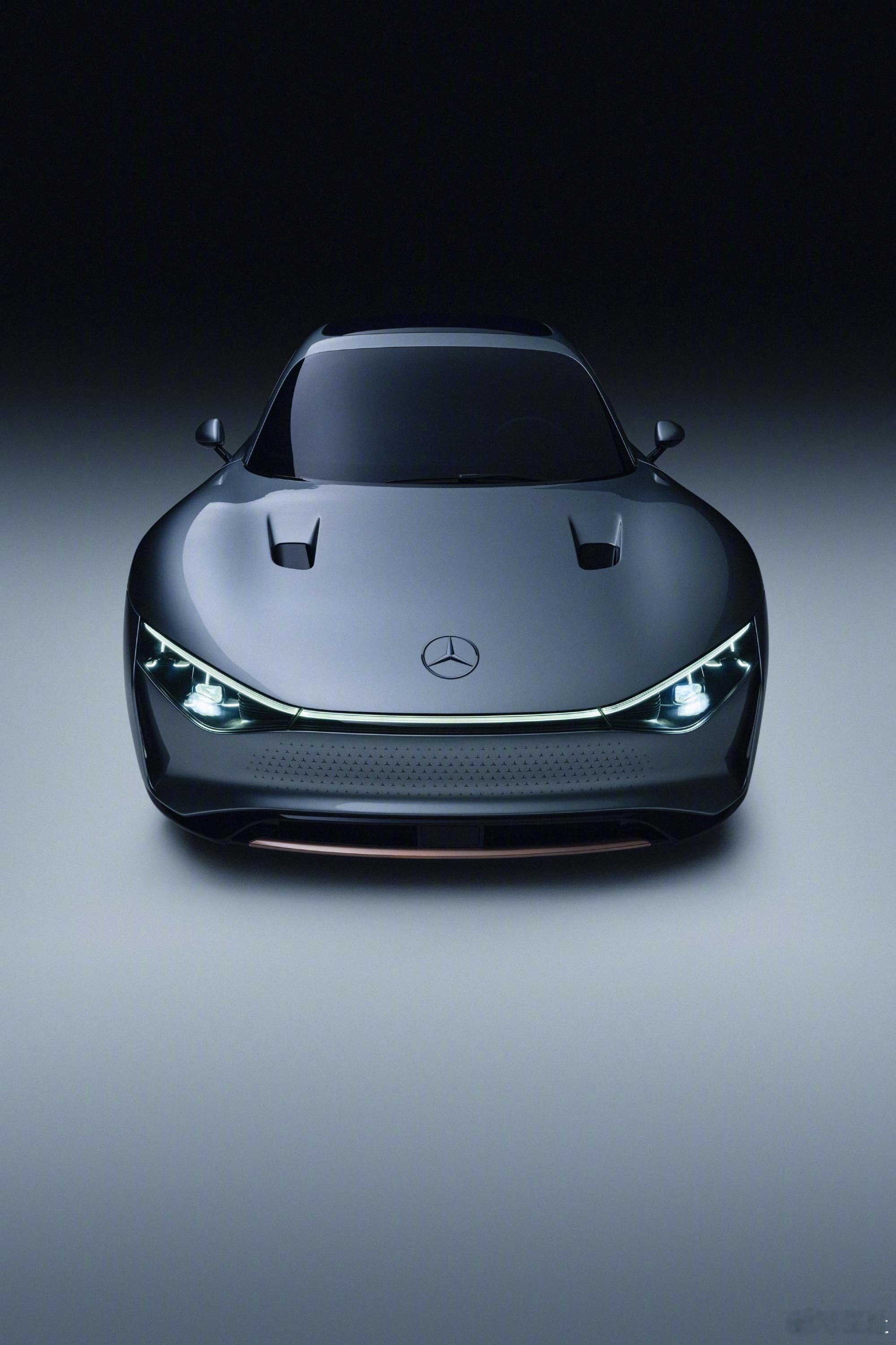 跨越140年的热爱  2026年，梅赛德斯-奔驰迎来140周年，从世界上第一台汽