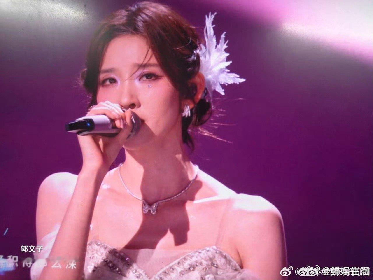 把遗憾与温柔唱进歌里，《雪人》一经开唱，不少人当场哭成泪人雪人 哭成泪人乘风20