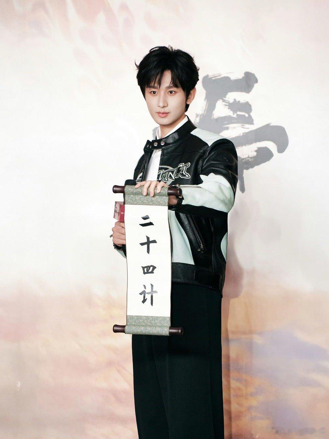 成毅狩谎cy成毅林彦廷成毅以温柔为底色，以实力为铠甲，在演艺路上坚定前行。成毅｜