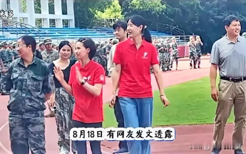#寻找热爱表达的你#奥运冠军陈芋汐同济大学报到，现场军训的学生沸腾了！陈芋汐 跳