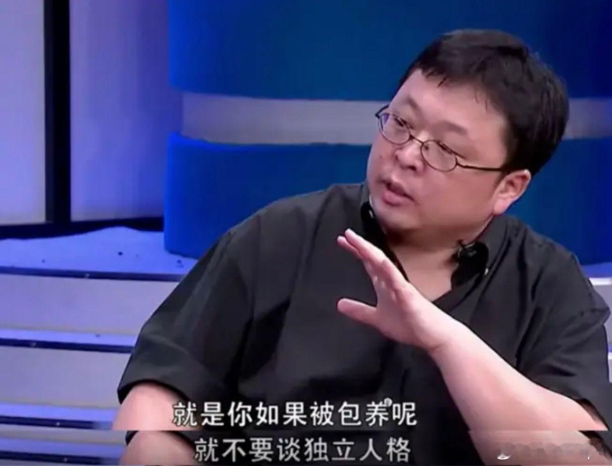 罗永浩科技春晚 一场充满“罗式反转”的发布会～ 迟到近50分钟、带货感盖过科技感