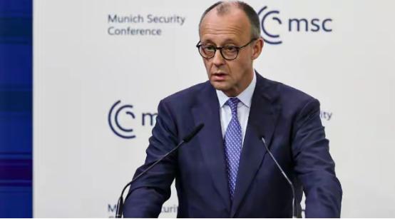 像默茨，包括马克龙这些欧洲的政客，属于典型的端起碗来吃肉，放下碗就骂娘！
 
德