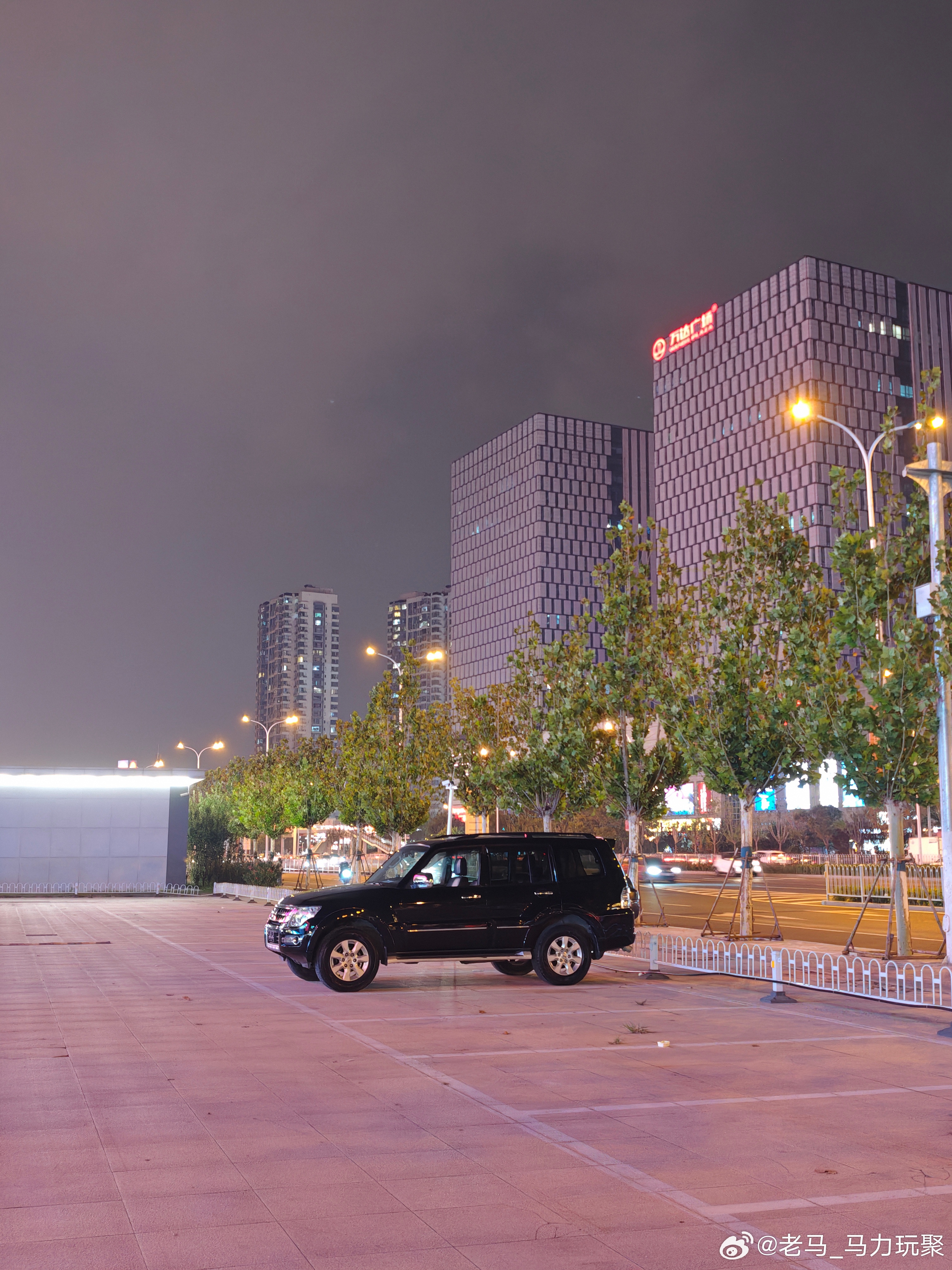 老马在路上 又遇到停好车三步一回头的车了PAJERO V93 ​​​