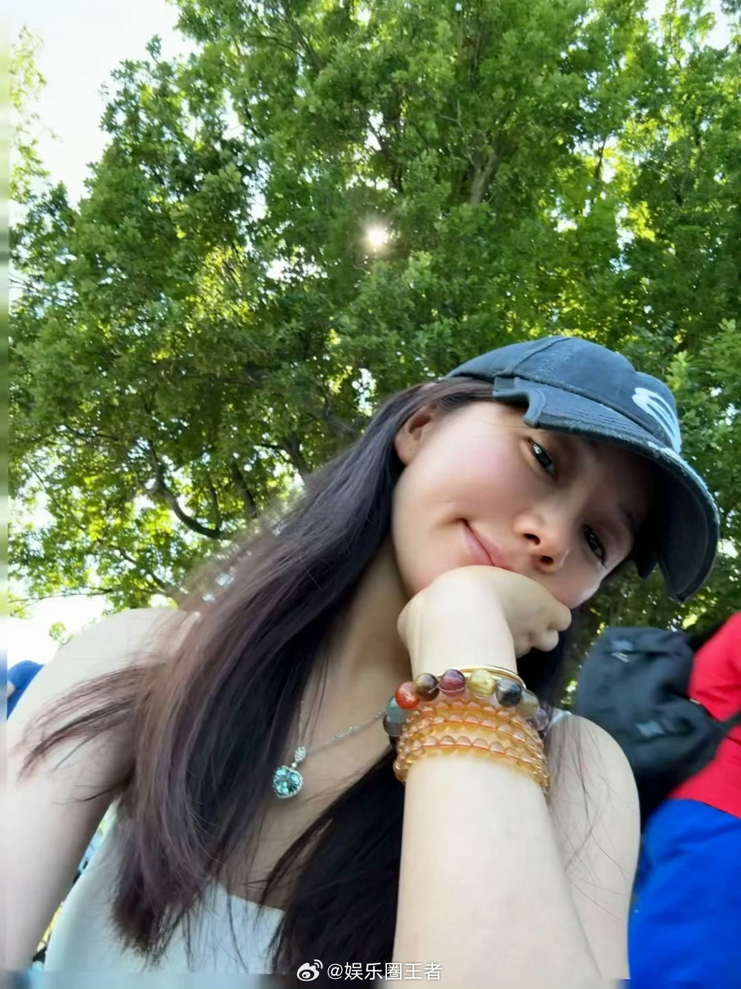 黄景瑜前妻点赞了许荔莎心疼hjy一秒，话说姐姐li了怎么感觉更美了啊[允悲] ​