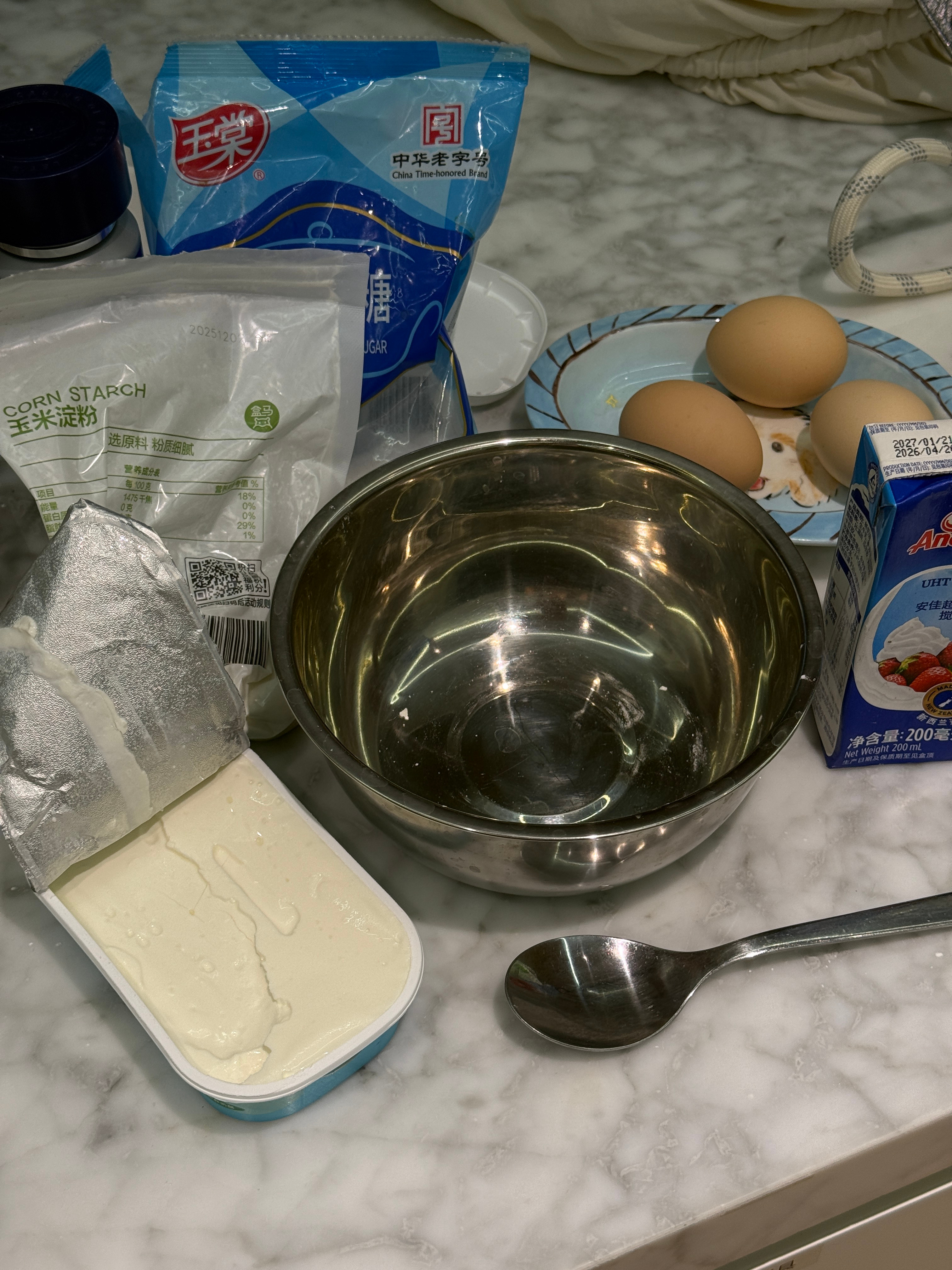 忍住没在omills买巴斯克，立马回家买材料自己做了。好久没做了希望成功呀 