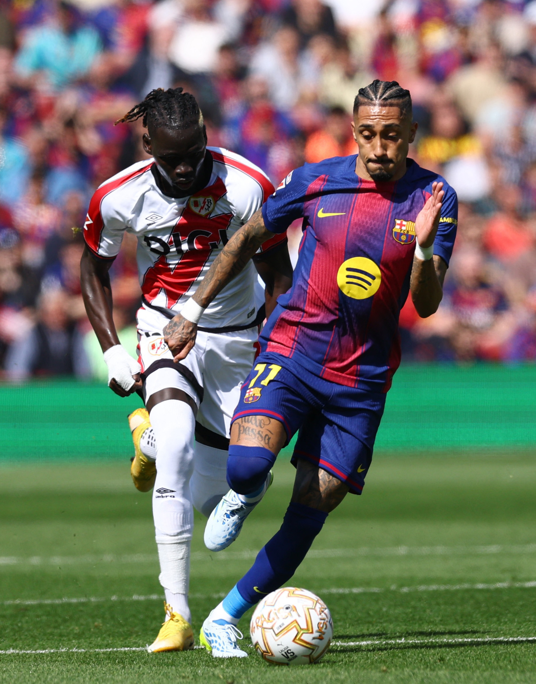 全场比赛结束🔚巴萨1比0战胜巴列卡诺全取三分，阿劳霍打入全场唯一进球，胡安-加