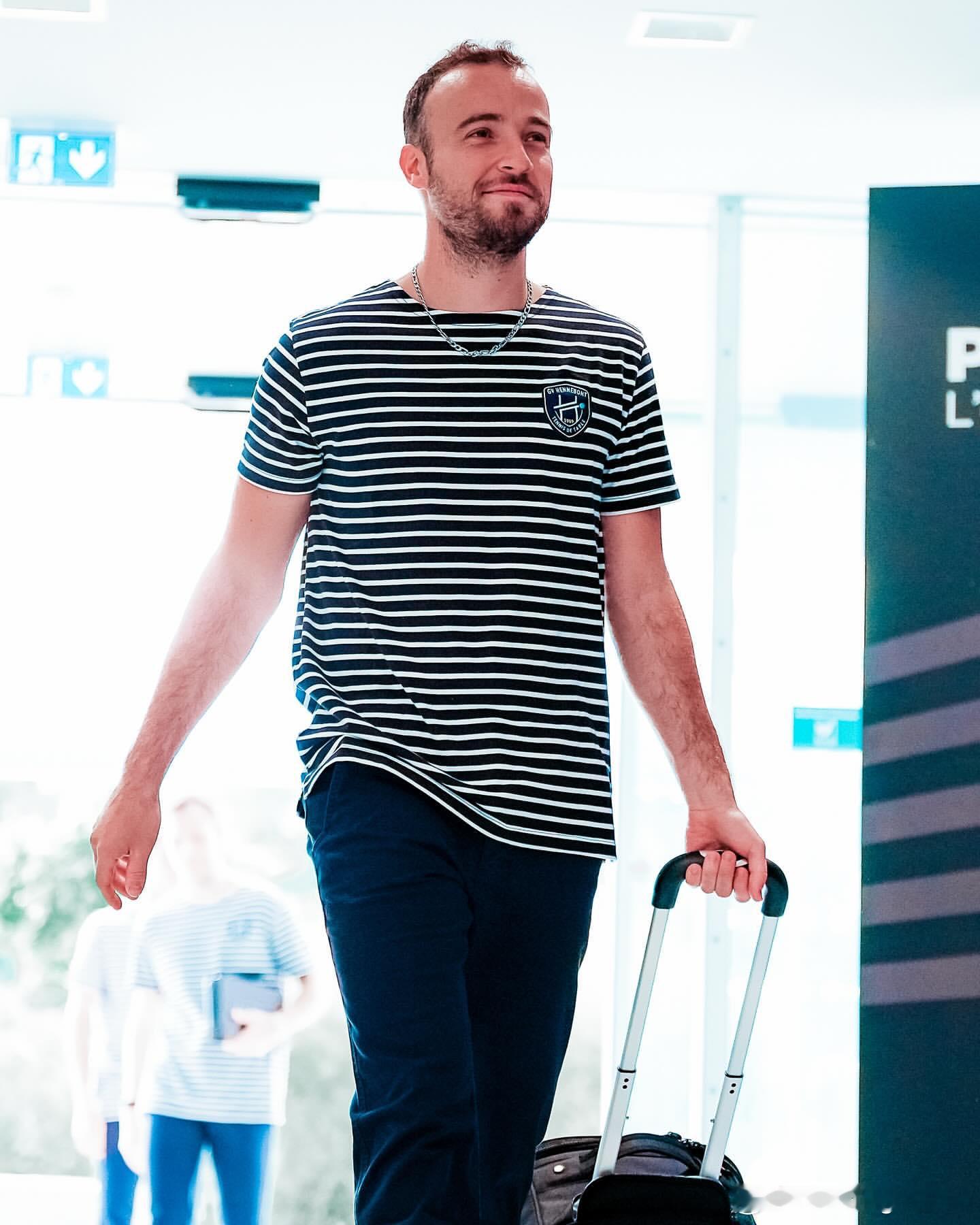 亨尼邦俱乐部👕周启豪、西蒙·高茨、西多仁科等展示📷 ​​​