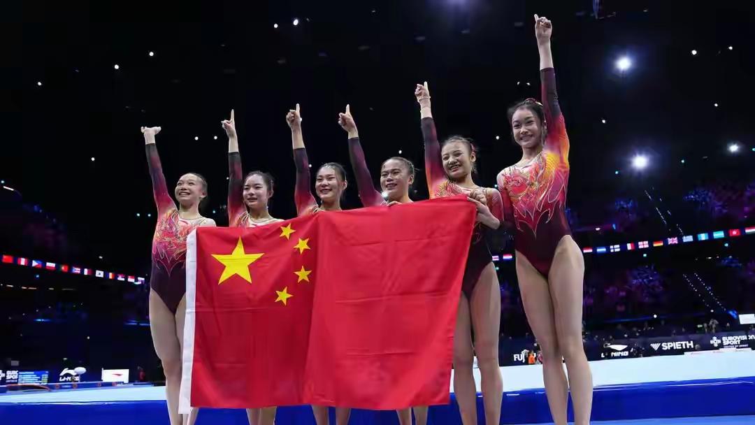 第54届体操世锦赛，中国体操女队拿下女团冠军，终结美国队7连冠，时隔整整20年再