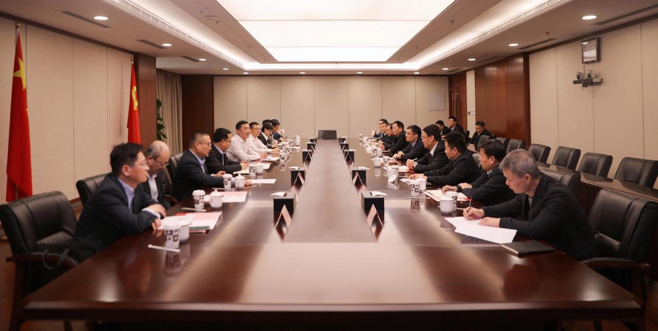 3月9日，中煤科工西安院、杭州院党委书记、董事长付元一行到徐矿集团考察交流，双方