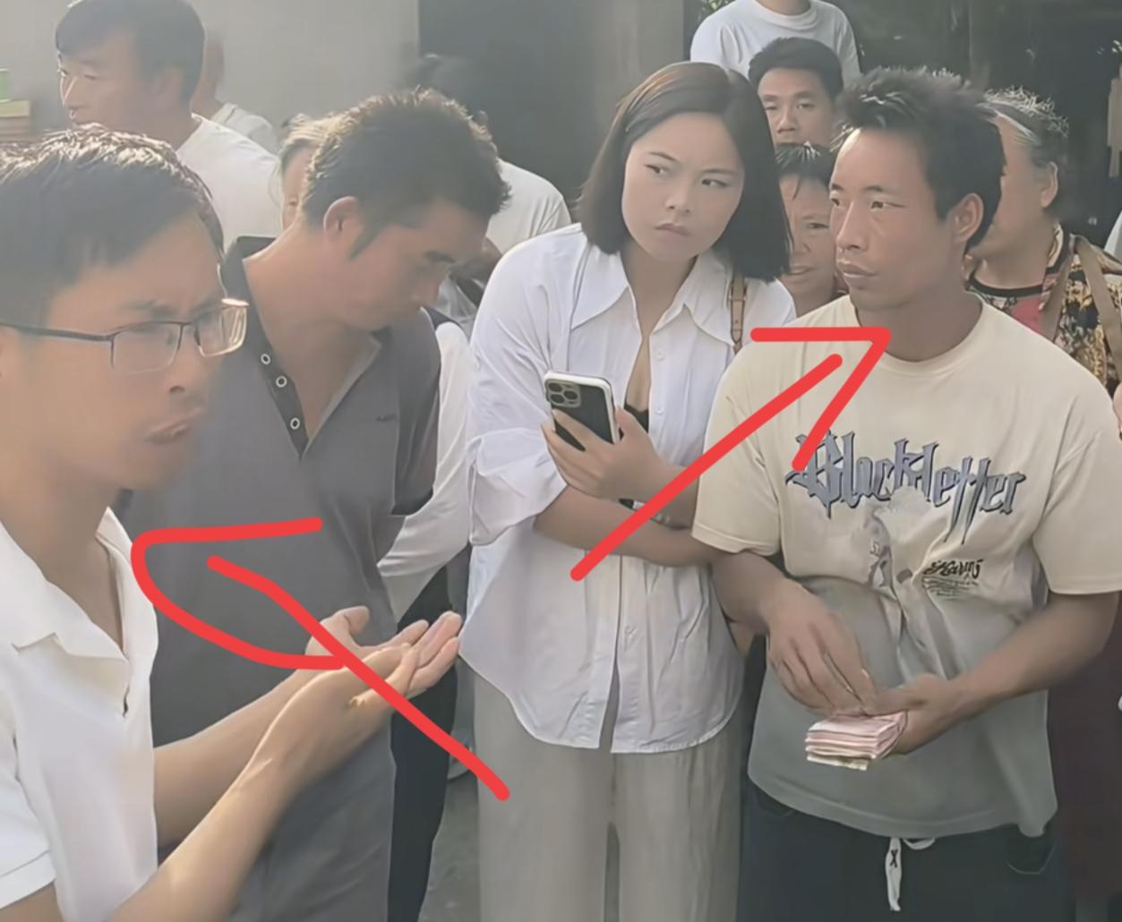 杨玉敏老公和她弟弟账号昨天今天没更新视频
原因大概率和昨天1件事有关系
杨玉敏老